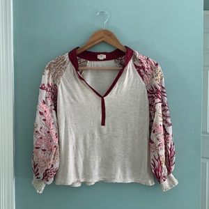 TINY (ANTHROPOLOGIE): V Neck Oatmeal Cranberry Floral Balloon Sleeve Top